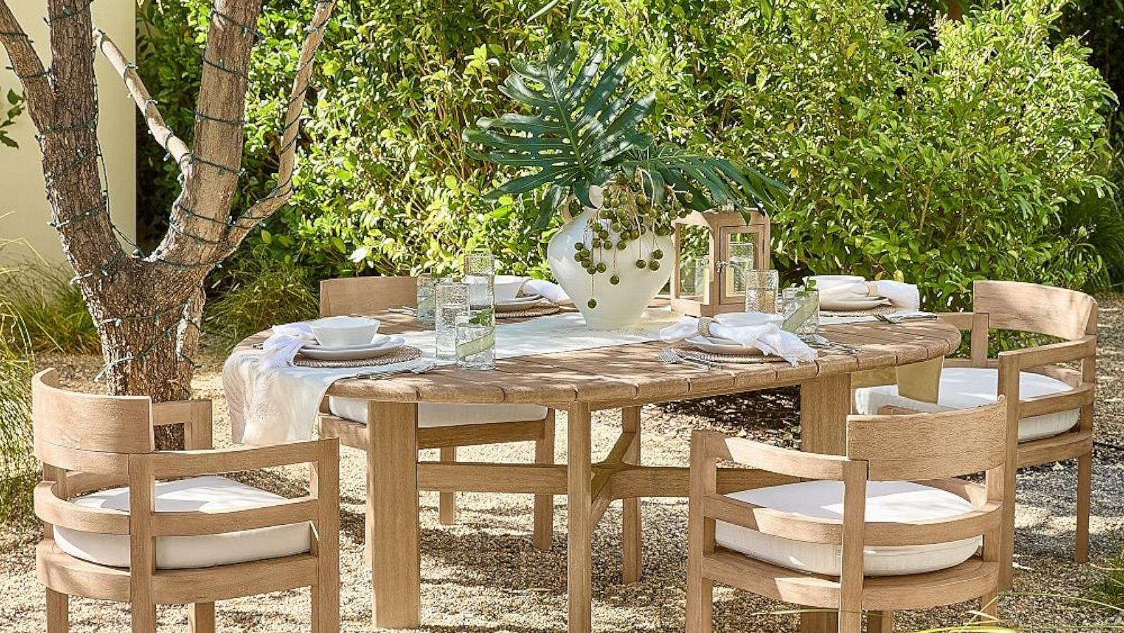 PHOTO: Woodside Round Extendable Outdoor Dining Table