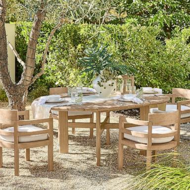 PHOTO: Woodside Round Extendable Outdoor Dining Table