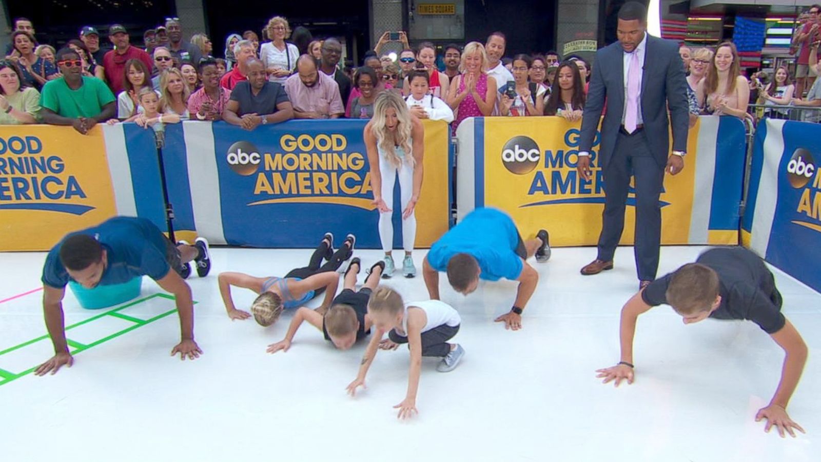 PHOTO: Chris and Heidi Powell share family workout tips on "Good Morning America."