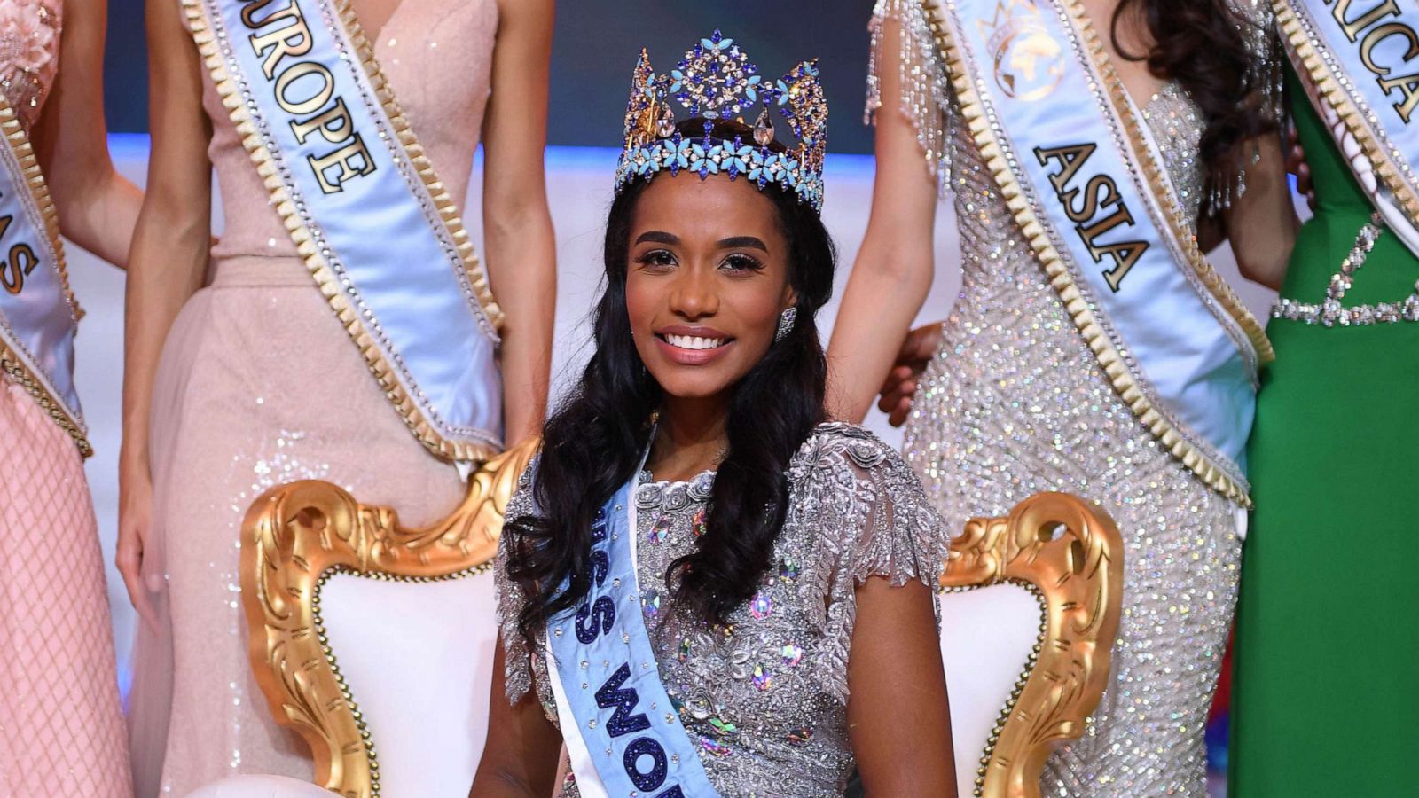 PHOTO: Newly crowned Miss World 2019 Miss Jamaica Toni-Ann Singh smiles as she poses with her crown during the Miss World Final 2019 at the Excel arena in east London, Dec. 14, 2019.