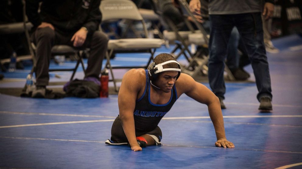 Teen wrestler born without legs becomes state champion