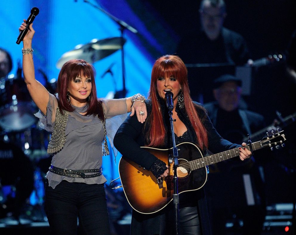 PHOTO: Naomi Judd and Wynonna Judd perform during "Girls' Night Out: Superstar Women of Country in Las Vegas, April 4, 2011.