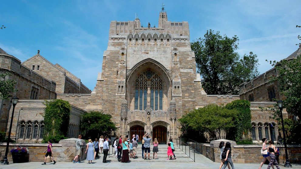 PHOTO: A tour group makes a stop at the Sterling Memorial Library on the Yale University campus in New Haven, June 12, 2015.