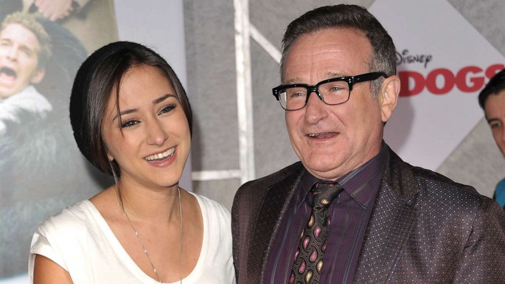 PHOTO: Zelda Williams and Robin Williams arrive at the "Old Dogs" premiere at the El Capitan Theatre, Nov. 9, 2009, in Hollywood, Calif.