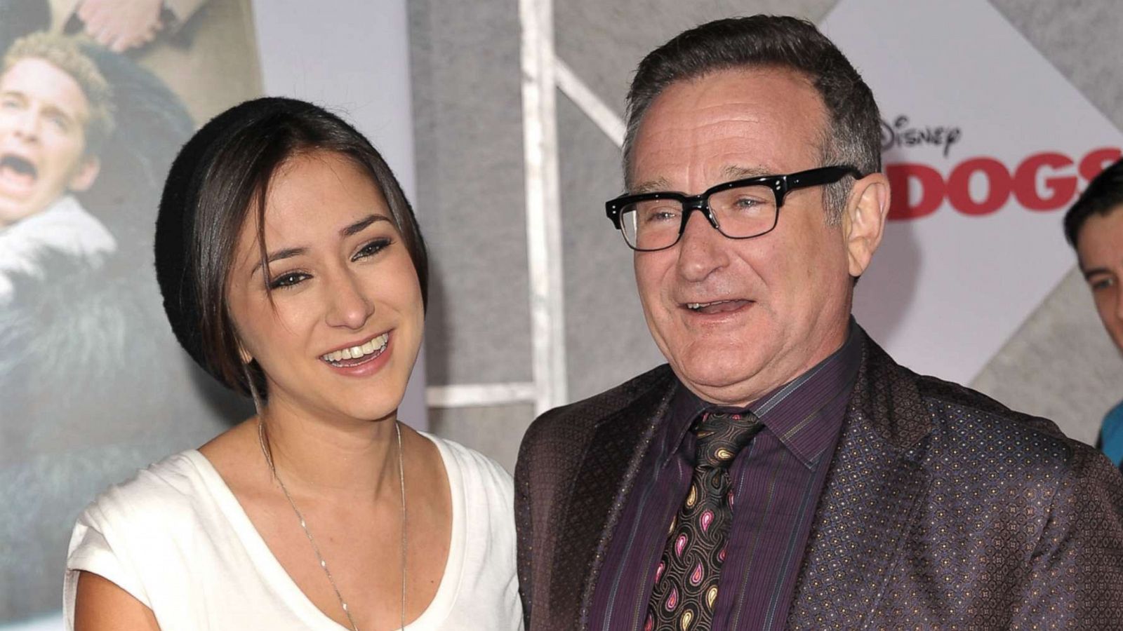 PHOTO: Zelda Williams and Robin Williams arrive at the "Old Dogs" premiere at the El Capitan Theatre, Nov. 9, 2009, in Hollywood, Calif.