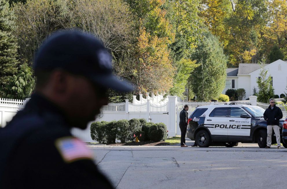 PHOTO: Police officers stand in front of property owned by former Secretary of State Hillary Clinton and former President Bill Clinton in Chappaqua, N.Y., Oct. 24, 2018.