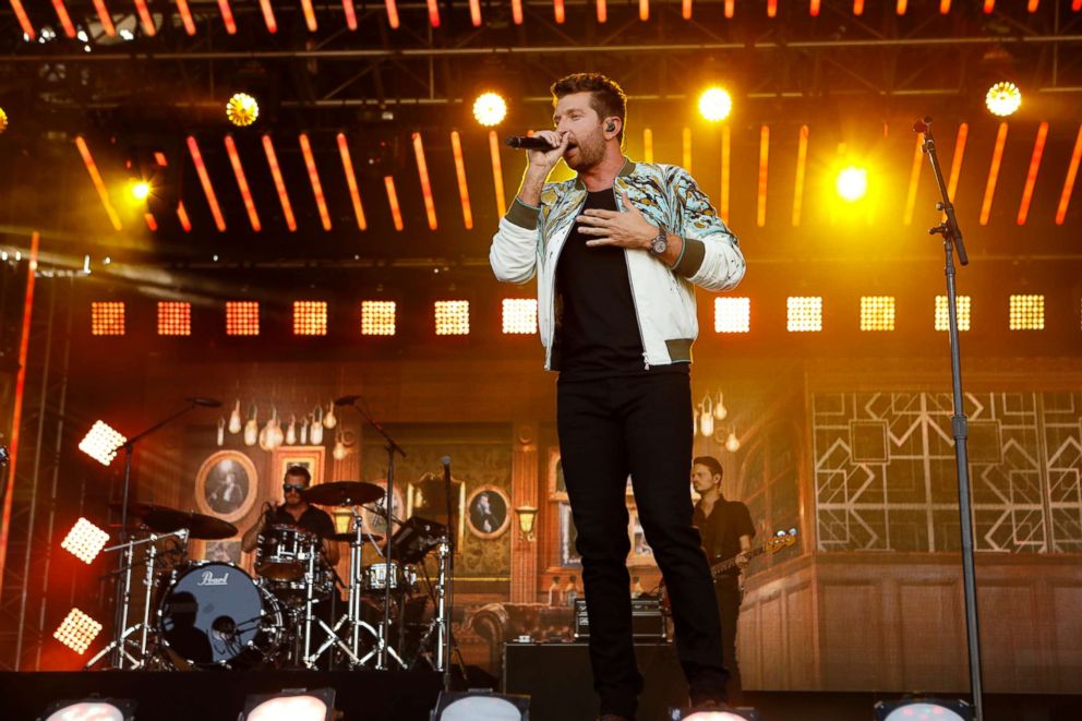 PHOTO: Brett Eldredge performs on "Jimmy Kimmel Live!"