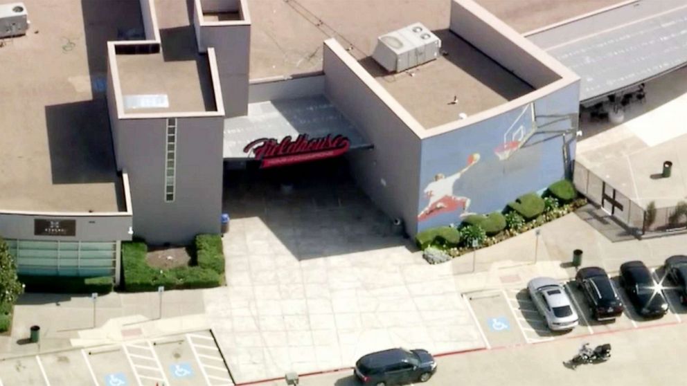 PHOTO : Une vue aérienne montre le Duncanville Fieldhouse, une salle de sport et de fitness en salle au 1700 South Main Street où un incident s'est produit avec un homme armé qui s'est présenté au camp et a été tué par la police à Duncanville, Texas, le 13 juin 2022.