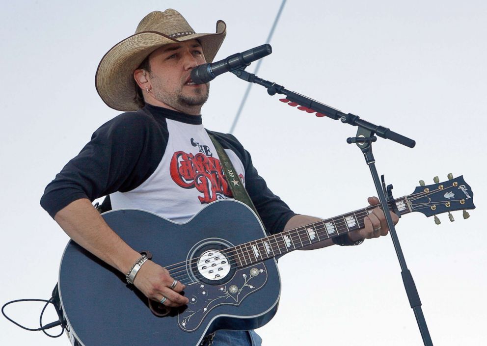 PHOTO: Jason Aldean performs during the Stagecoach Music Festival, May 6, 2007, in Indio, Calif.