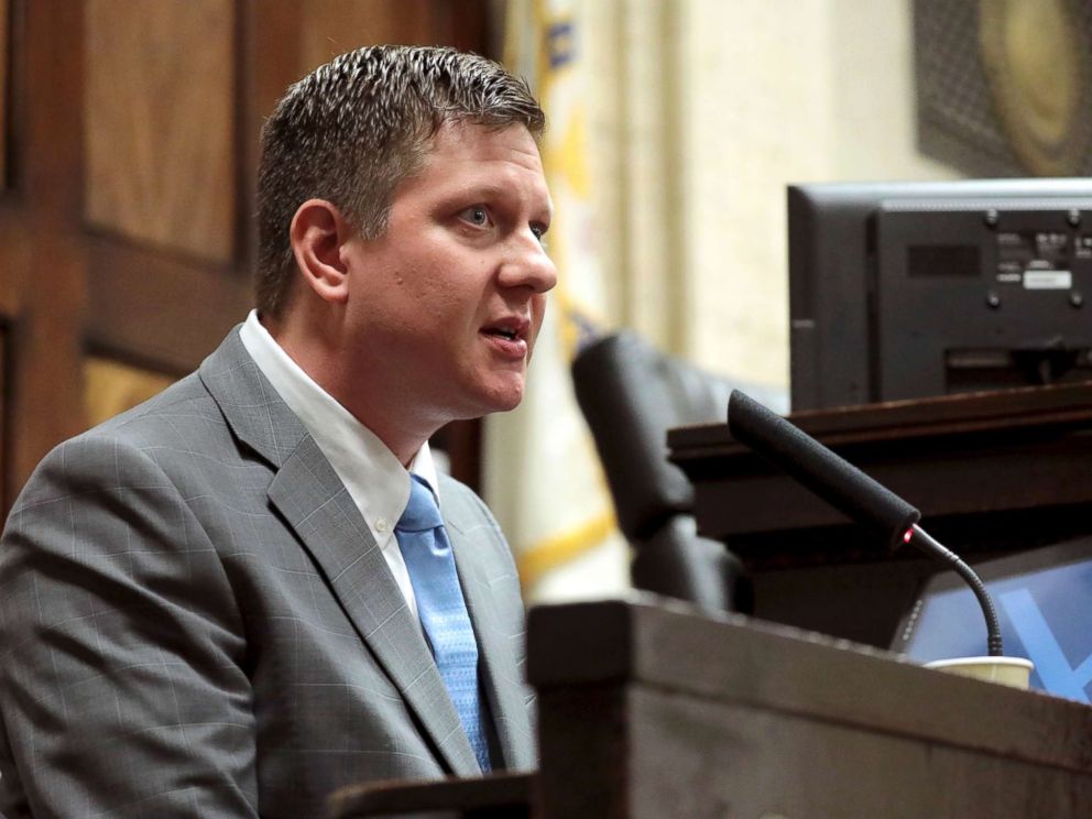 PHOTO: Chicago police Officer Jason Van Dyke takes the stand, Oct. 2, 2018, during his first degree murder trial for the shooting death of Laquan McDonald, at the Leighton Criminal Court Building in Chicago.