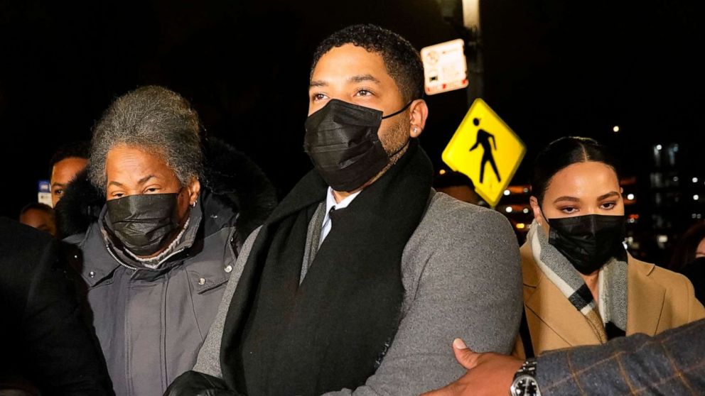 PHOTO: Jussie Smollett and family members return to the Leighton Criminal Courthouse in Chicago, Dec. 9, 2021.