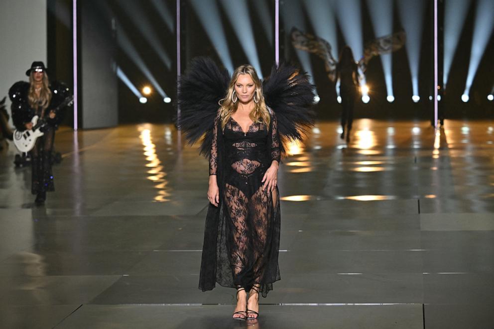 PHOTO: Kate Moss walks the runway during Victoria's Secret Fashion Show at Duggal Greenhouse at the Brooklyn Navy Yard, Oct. 15, 2024, in Brooklyn, N.Y.