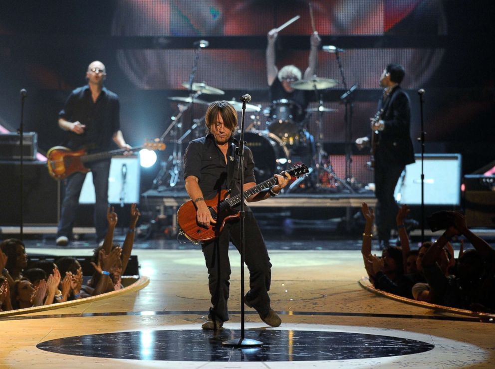 PHOTO: Keith Urban performs at Radio City Music Hall, Sept. 5, 2008, in New York City.