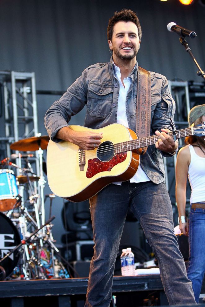 PHOTO: Luke Bryan performs during the 18th annual Chicago Country Music Festival at Soldier Field Parkland in Chicago, Oct. 12, 2008.