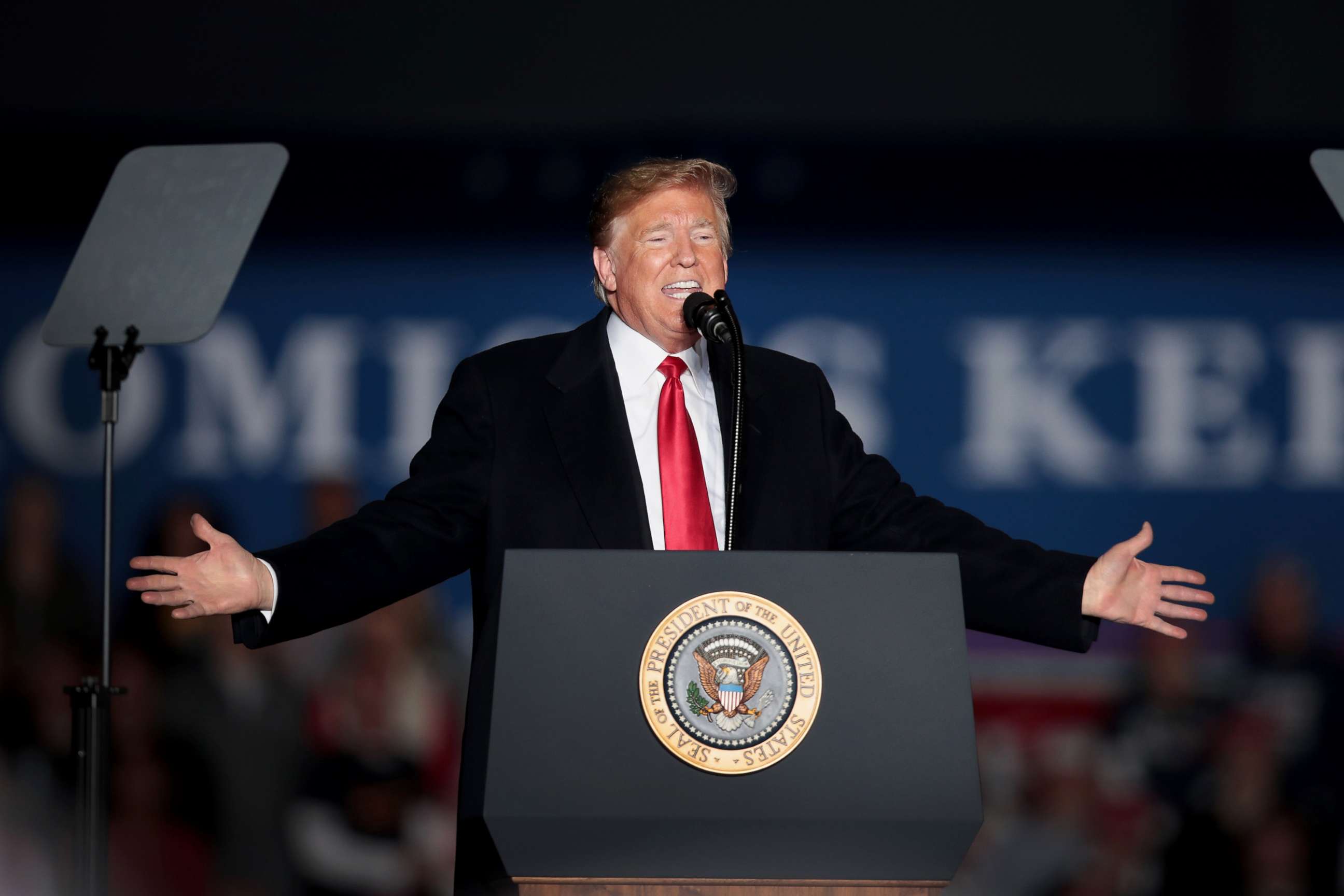 PHOTO: President Donald Trump speaks to supporters during a rally at the Southern Illinois Airport, Oct. 27, 2018, in Murphysboro, Ill.