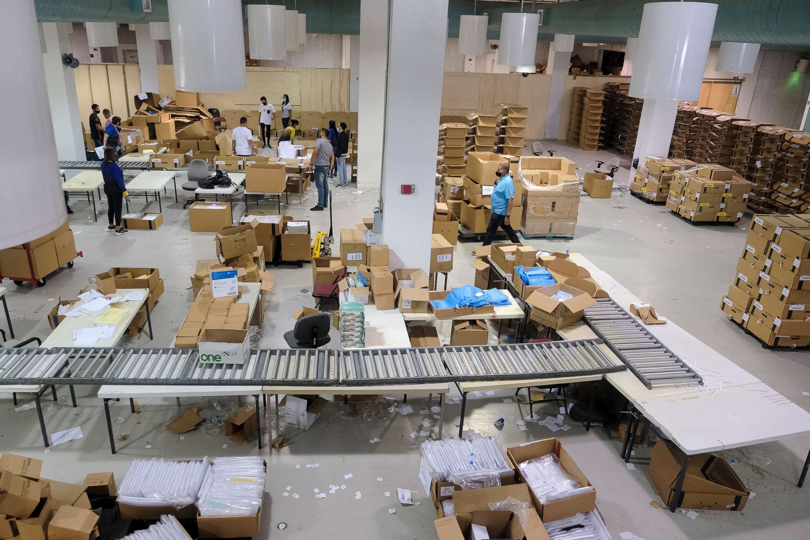 PHOTO: An operations center in San Juan, Puerto Rico during Puerto Rican primaries, Aug. 9, 2020.