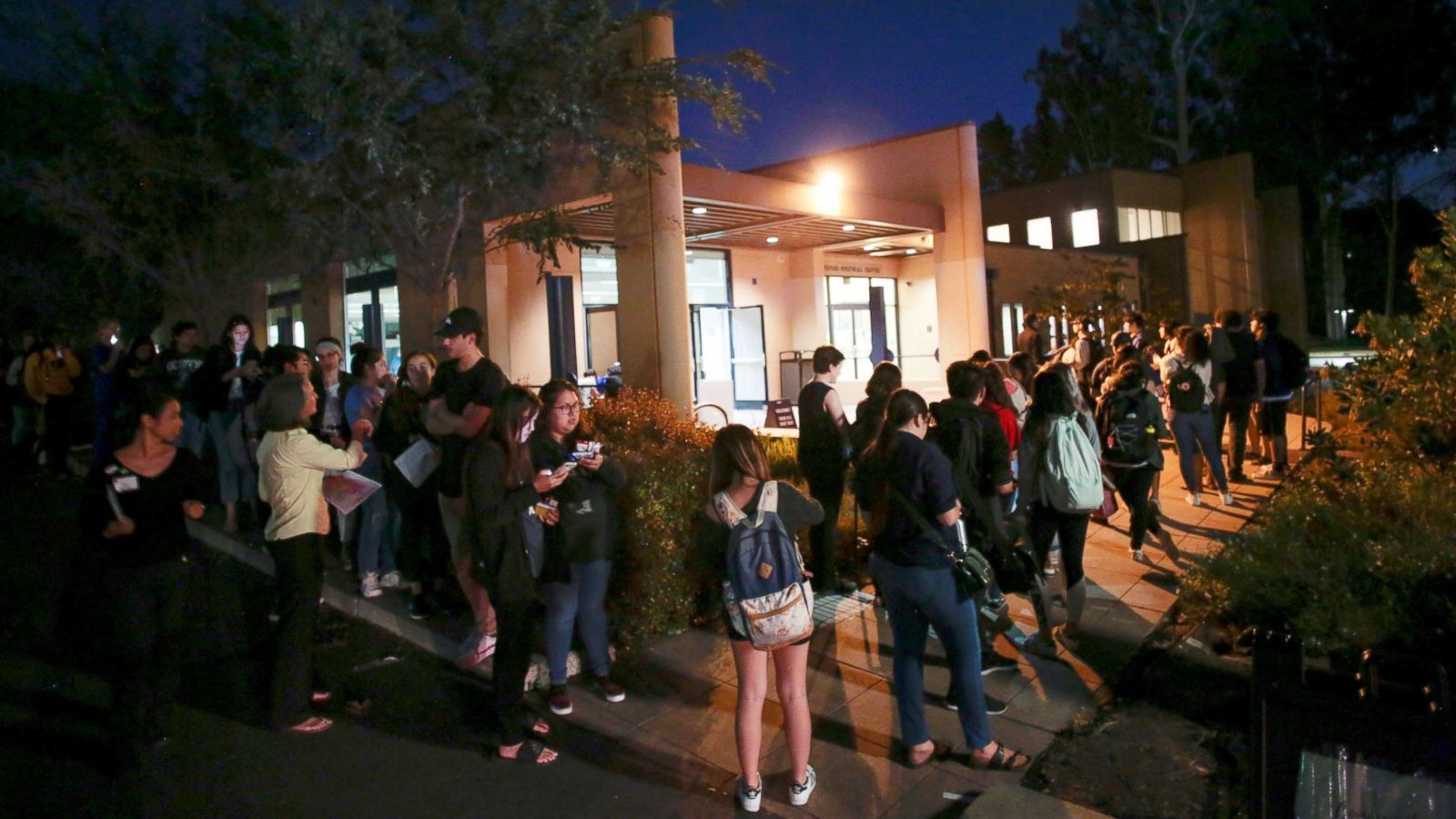 PHOTO: Voters wait to cast their midterm election ballots at the Cross Cultural Center in Irvine, Calif., Nov. 6, 2018.