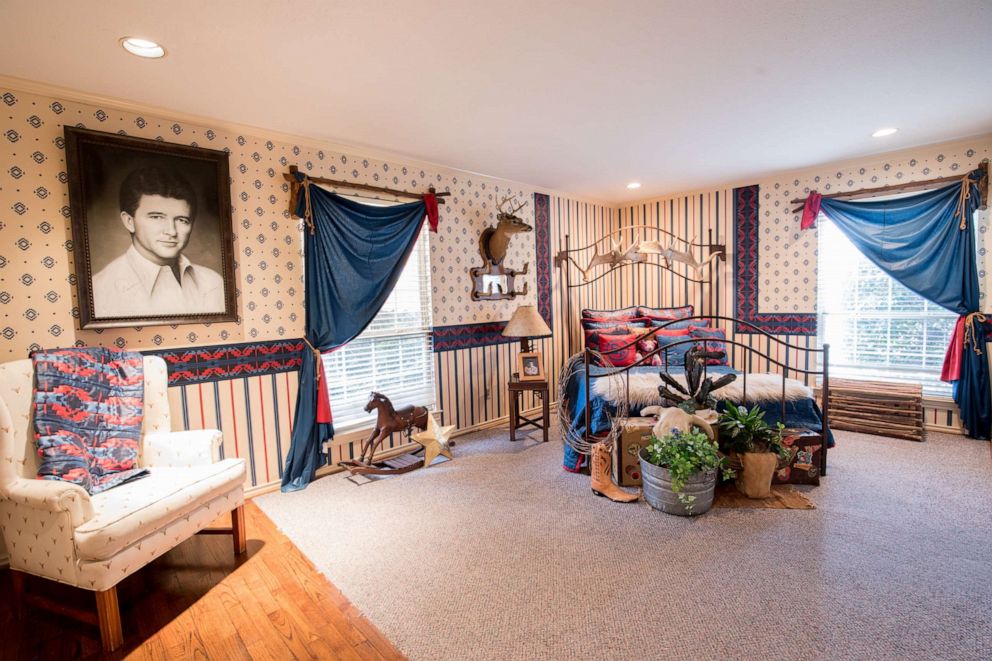 PHOTO: Bedroom at Southfork Ranch. 