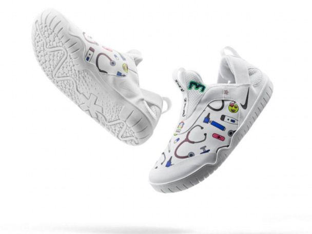 chupar Sympton principal Nike debuts Air Zoom Pulse sneakers for nurses, doctors, and home health  providers - Good Morning America