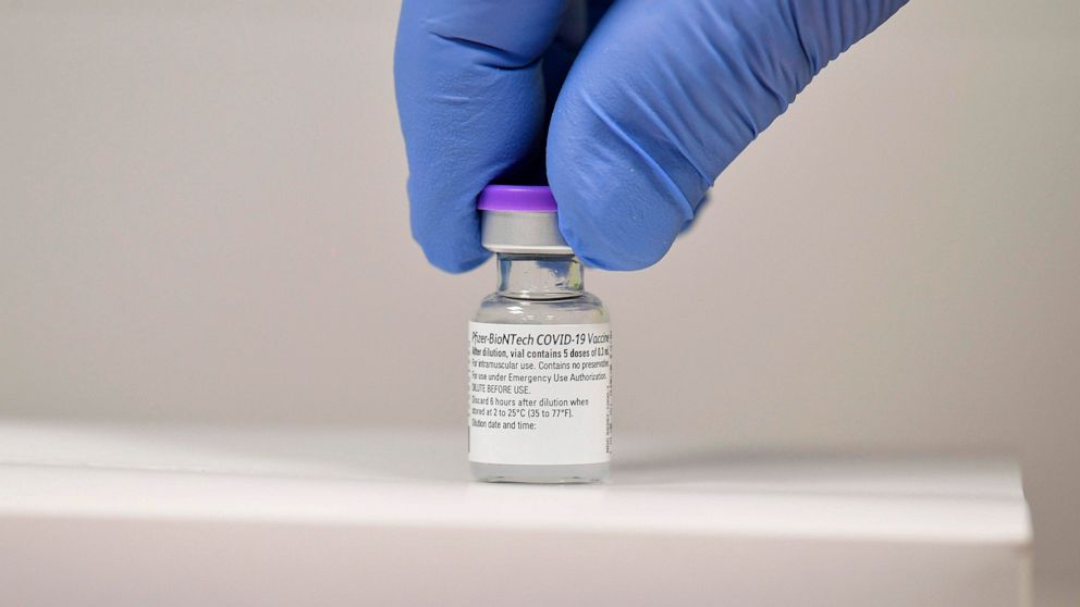 US begins administering 1st doses of COVID-19 vaccine