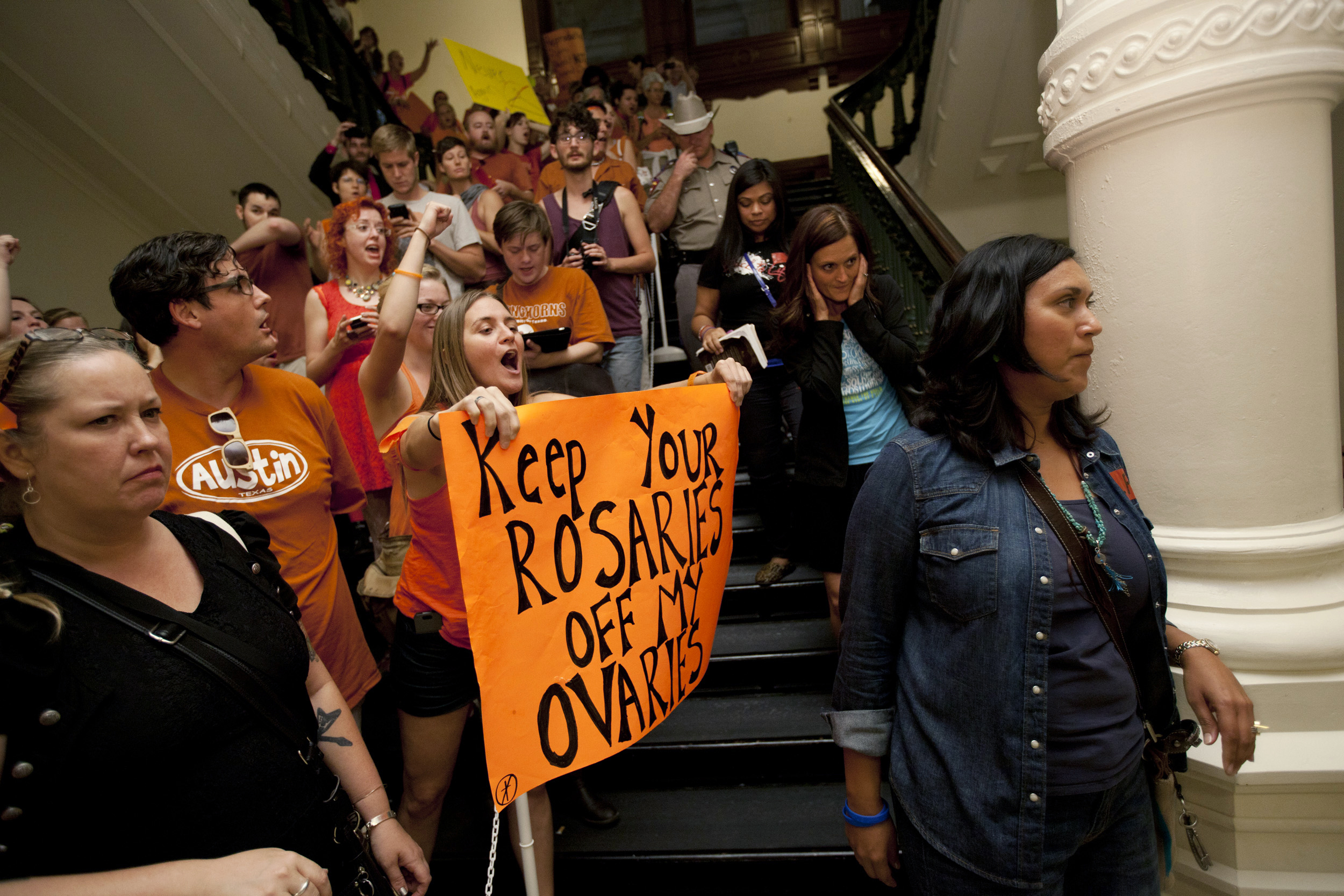 PHOTO: Abortion rights advocates, left, protest in the State Capitol as anti-abortion rights supporters pass them in Austin, Texas, July 13, 2013. 