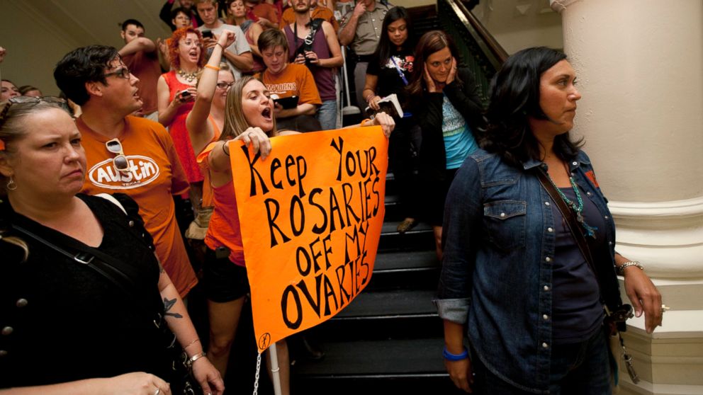 PHOTO: Abortion rights advocates, left, protest in the State Capitol as anti-abortion rights supporters pass them in Austin, Texas, July 13, 2013. 