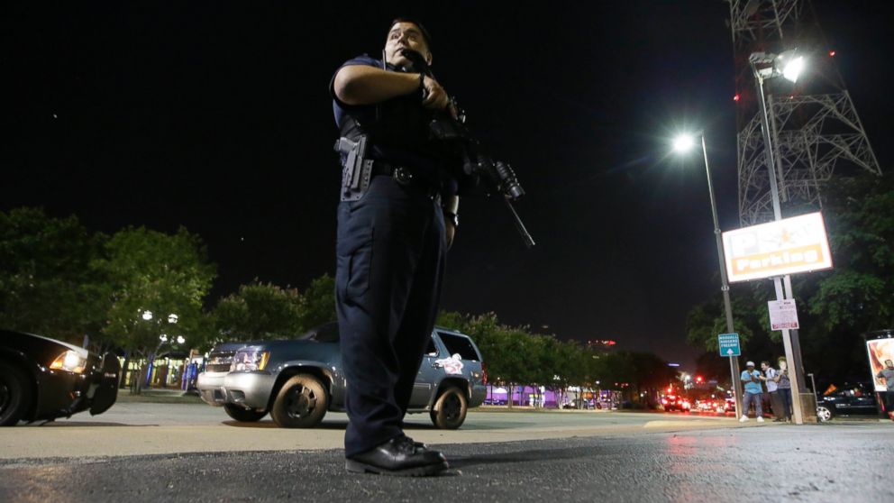 PHOTO: Dallas police stand watch after police officers were shot in downtown Dallas,  July 7, 2016.