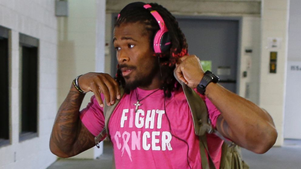 PHOTO: Pittsburgh Steelers running back DeAngelo Williams arrives for an NFL football game against the Baltimore Ravens, Oct. 1, 2015, in Pittsburgh.