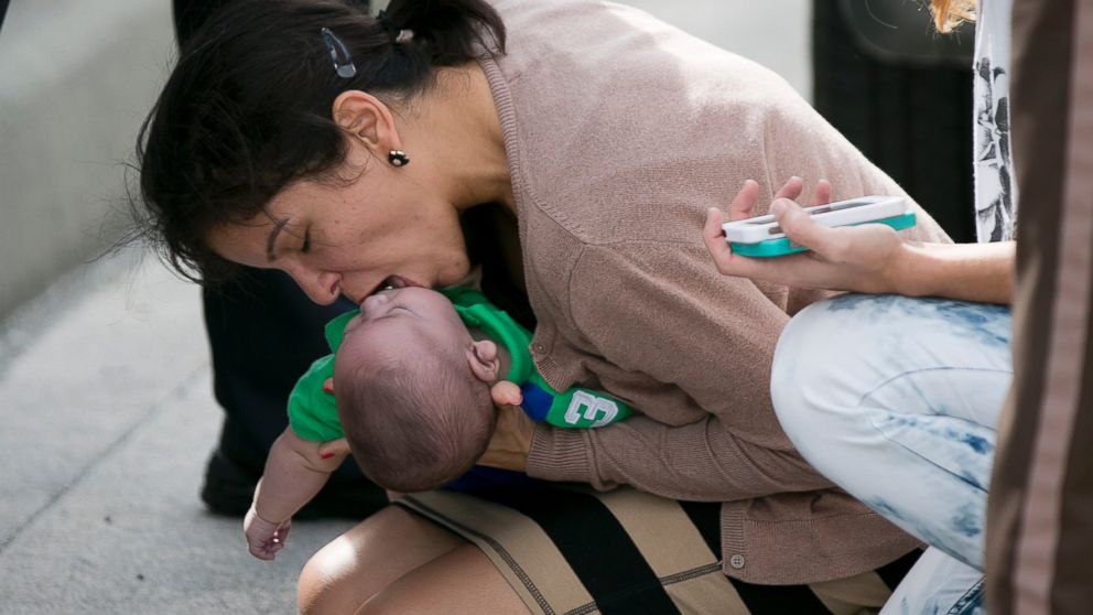PHOTO: Pamela Rauseo, 37, performs CPR on her nephew, five-month-old Sebastian de la Cruz, after pulling her SUV over on the side of the road along the west bound lane on Florida state road 836 just east of 57th Avenue around 2:30pm, Feb. 20, 2014.