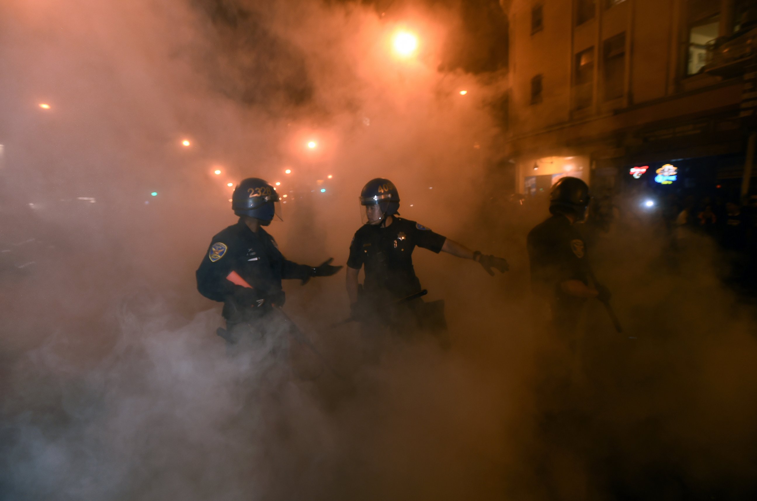 PHOTO: San Francisco police officers work to break up a large crowd who were celebrating after the San Francisco Giants won the World Series baseball game against the Kansas City Royals on Oct. 29, 2014, in San Francisco. 