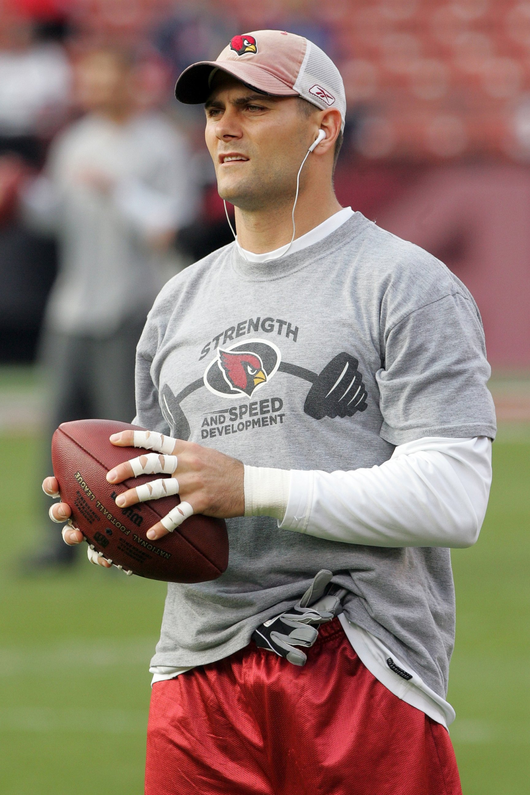 PHOTO: Arizona Cardinals special teams player Sean Morey listens to audio as he warms up before a game against the San Francisco 49ers at Candlestick Park on December 14, 2009 in San Francisco, California. 