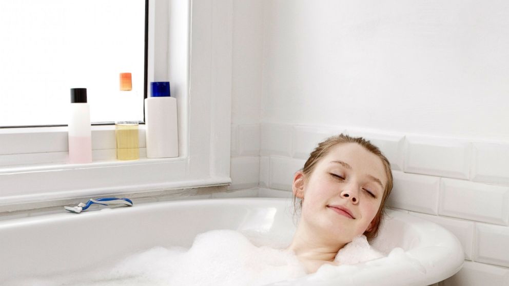PHOTO: Taking a bath before bed might make it harder to fall asleep. Take one earlier in the evening.