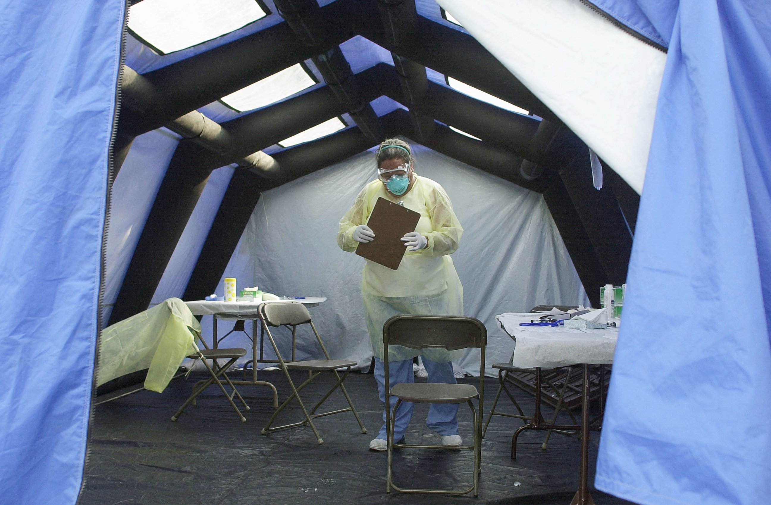PHOTO: Deddie Craig, a registered nurse at UNC Hospitals, retrieves paperwork from a screening tent at the SARS medical screening facility on June 13, 2003 in Chapel Hill, N.C.