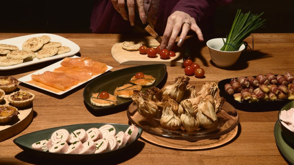 The average American will eat 2400 calories during a Super Bowl party according to the Calorie Control Council. 
