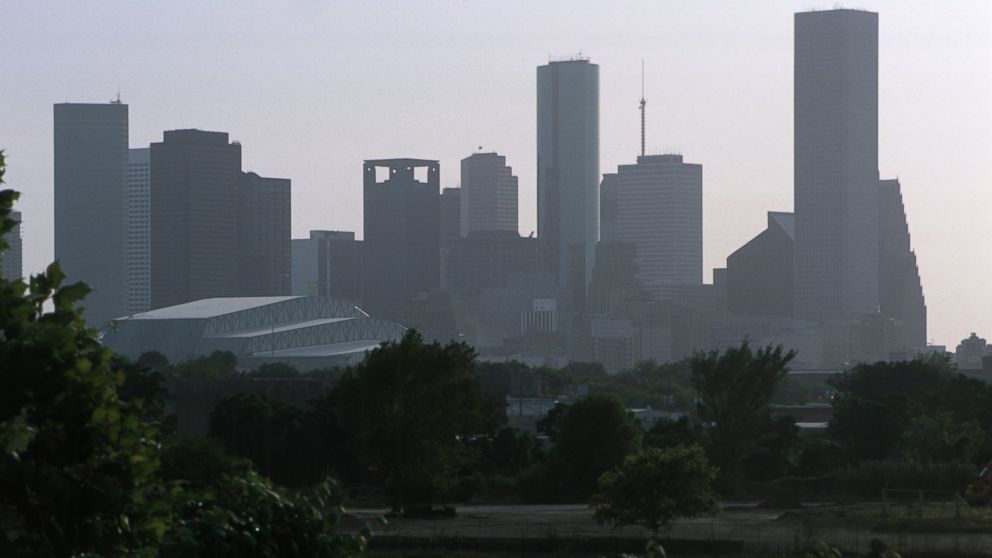 PHOTO: Hazy smog blankets Houston, Texas, June 26, 2000.