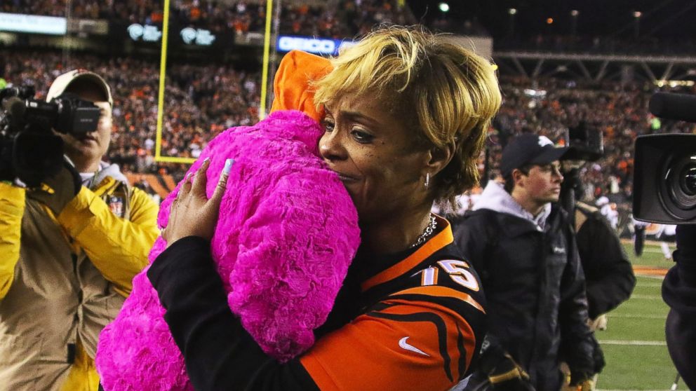 PHOTO: Leah Still, daughter of Devon Still #75 of the Cincinnati Bengals, is carried off of the field by her grandmother 