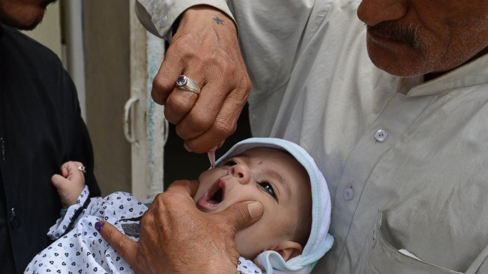 PHOTO: A Pakistani health worker administers polio vaccine drops to a child in Quetta, May 12, 2014.