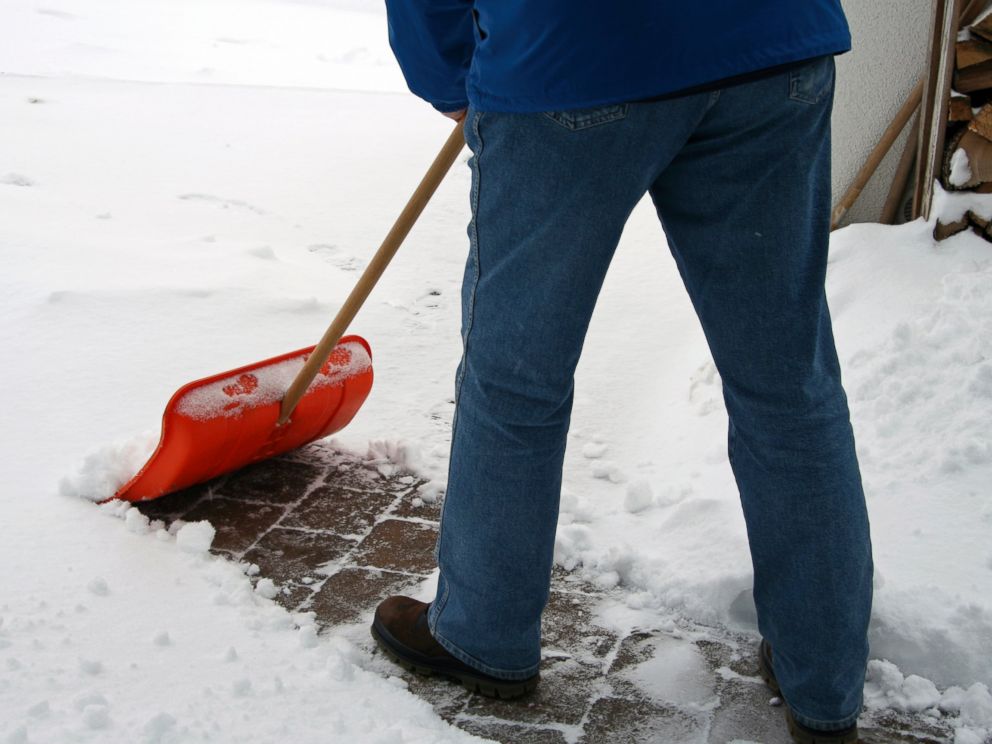PHOTO: Here are some lifesaving tips to survive the blizzard of 2015.