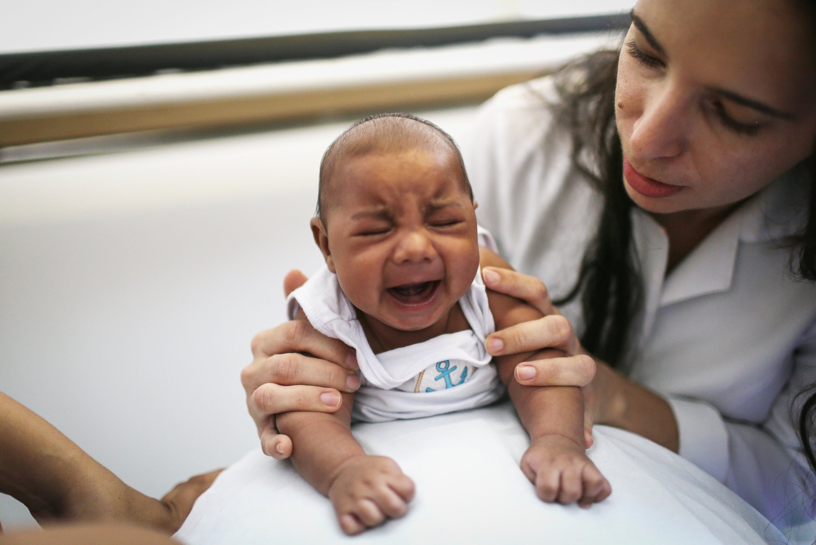PHOTO: Dr. Valeria Barros treats a 6-week old baby born with microcephaly at the Lessa de Andrade polyclinic during a physical therapy session, Jan. 29, 2016 in Recife, Brazil.