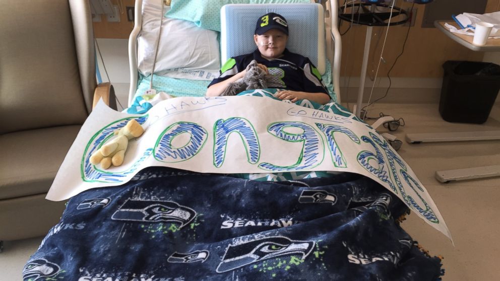 PHOTO: Seattle Seahawks' win brings smiles to hospital patients.