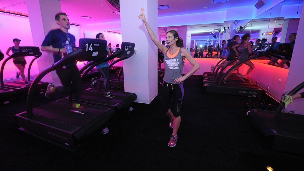 PHOTO: Debora Warner coaches a treadmill class at the Mile High Run Club in New York City.