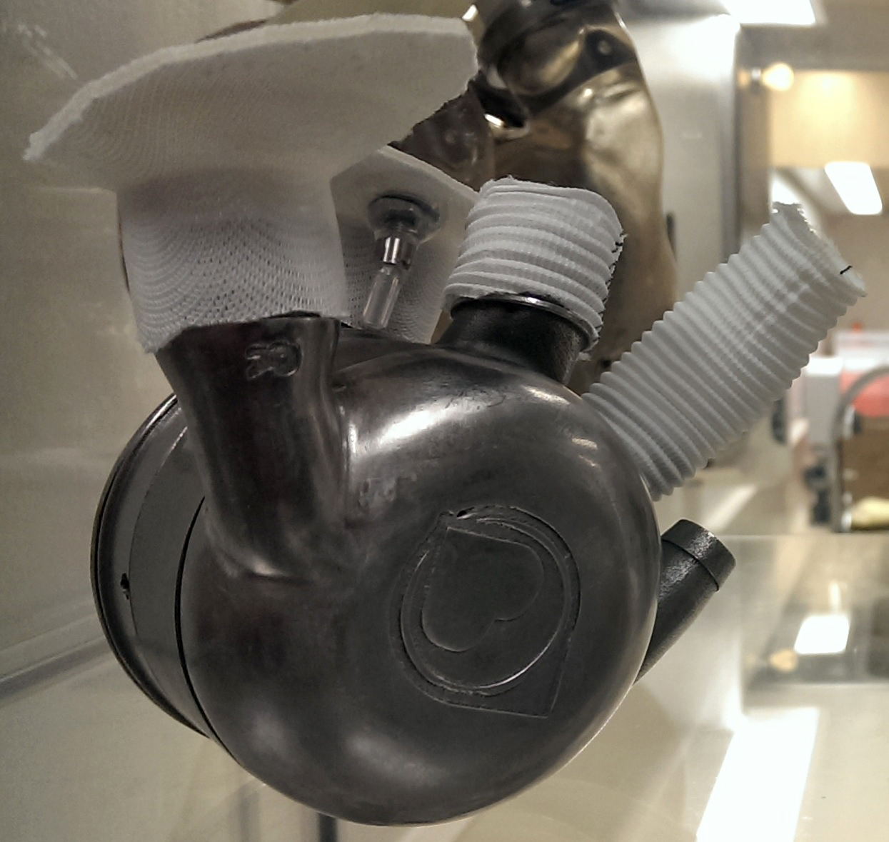 PHOTO: Scientists at the Texas Heart Institute are working to create a permanent artificial heart