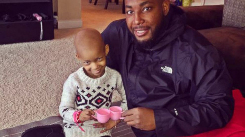 PHOTO: Devon Still, defensive tackle for the Cincinnati Bengals, has a tea party with his daughter Leah, 4, in this photo posted to his Twitter, Nov. 6, 2014.