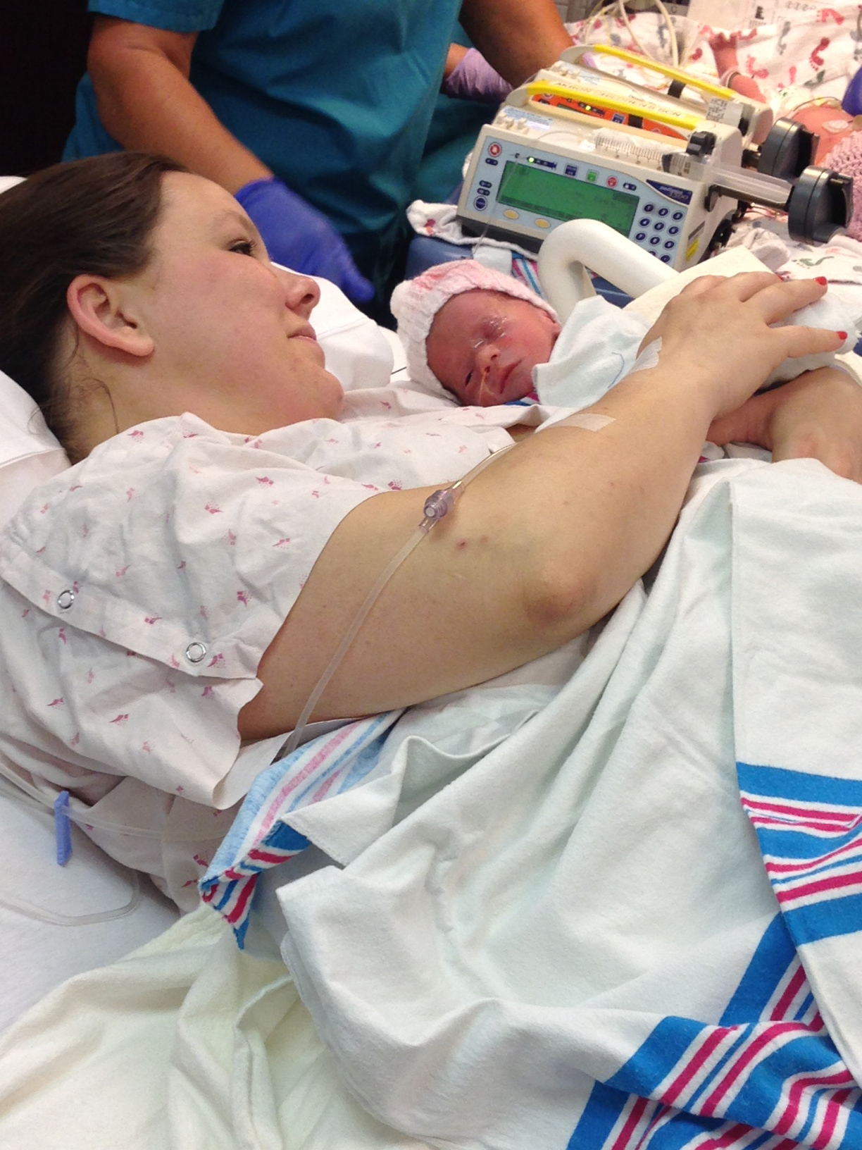 PHOTO: Sarah Thistlewaite holds her daughter Jillian after her birth. 