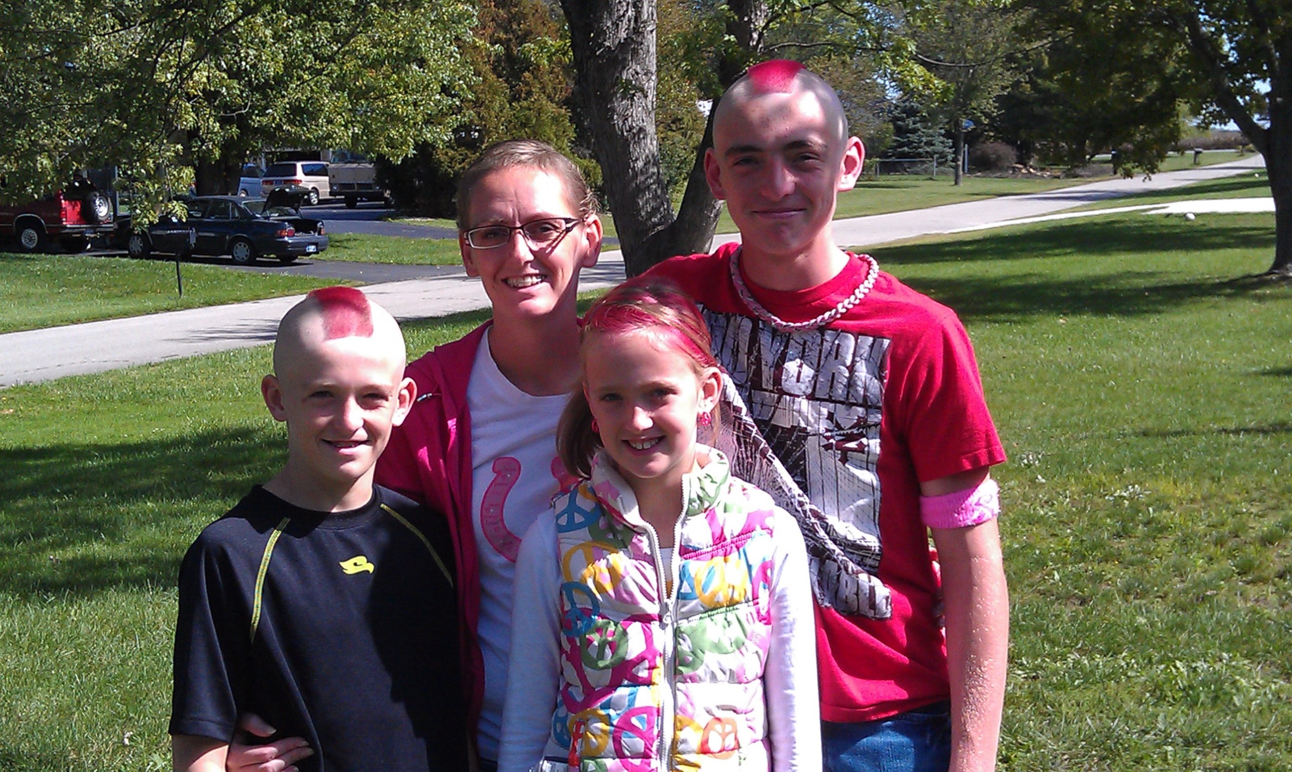 PHOTO: Stacey Foster, 33, with her children, from left to right, Trevor, 11, Jairis, 9 and Caleb, 14. All have dyed their hair pink in support of their mother.
