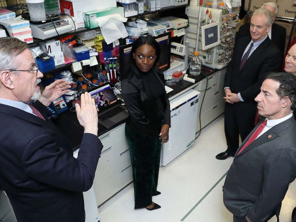Kizzmekia Corbett, an African American woman, is praised as key scientist  behind COVID-19 vaccine - ABC News
