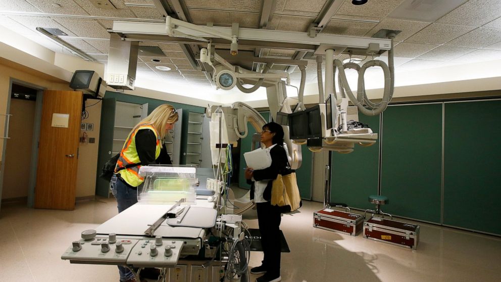 Us Hospitals Rush To Find Beds For Surge Of Virus Patients Abc News
