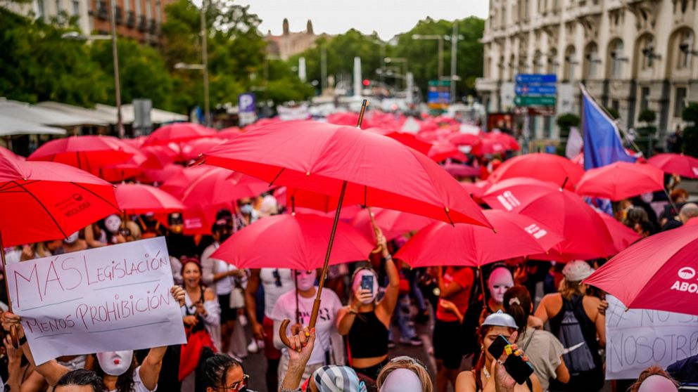 Propriétaires de sex clubs espagnols et travailleurs protestent contre le projet de loi sur la prostitution