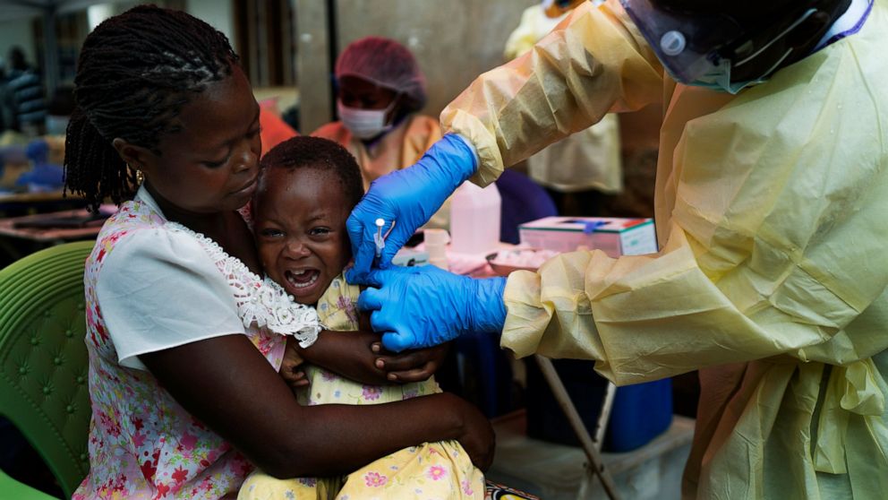 UN starts vaccinating people against Ebola in Congo