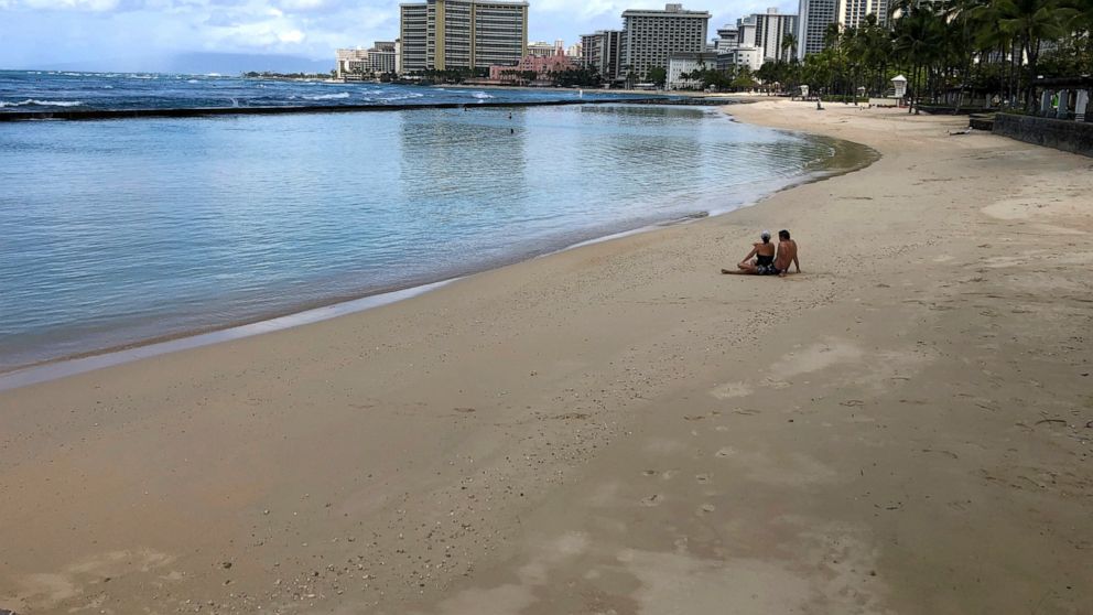 Rogue tourists arrested as Hawaii tries to curb virus spread thumbnail